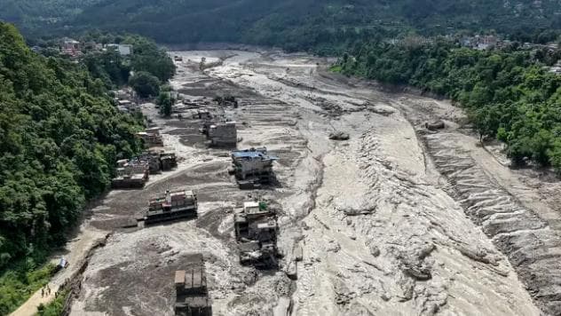 Buscas por cerca de 3 mil desaparecidos no Nepal entram no quarto dia após enchentes