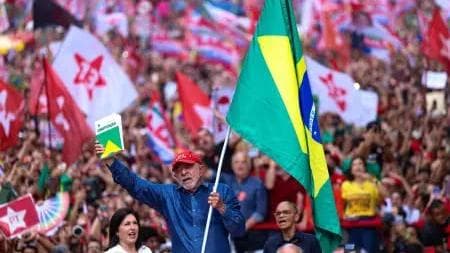 Lula vence Flávio Bolsonaro no segundo turno e é eleito presidente do Brasil pela quarta vez