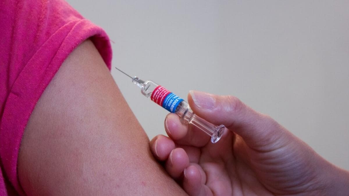 Vacinação contra meningite para o público de 15 a 19 anos termina nesta sexta (27) em BH
